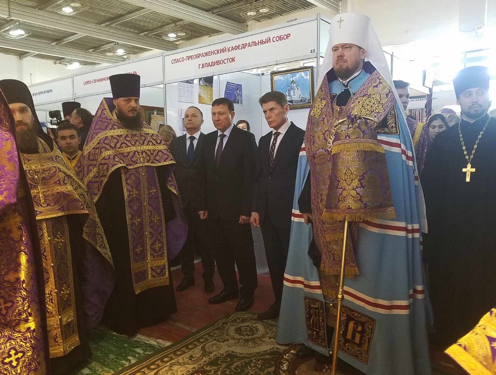 Состоялось торжественное открытие  I  Международной православной выставки «От покаяния к воскресению России» во Владивостоке