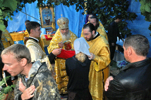 Фото. Владивосток. Архиепископ Вениамин совершил Божественную литургию в походном храме