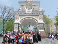 Молебен у Николаевской арки