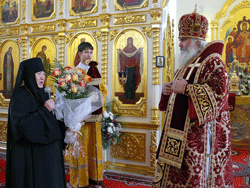 Фото. Владивосток, архиепископ Вениамин, игумения Мария (Пономарева)