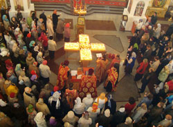 Фото. Владивосток. Покровский кафедральный собор. Акция «Свечи покаяния», май 2011 года