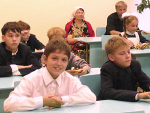 Фото. Владивосток. За партами - воспитанники Православной гимназии