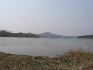 Фото, озеро Хасан и сопка Заозерное
