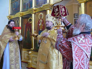 Фото, архиерейское богослужение в День новомучеников и исповедников Российских