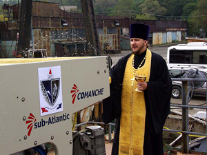 Клирик епархии освятил подводный аппарат 