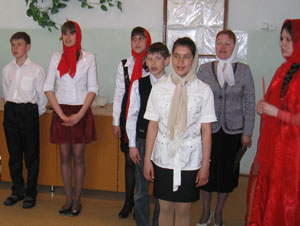Фото. Спасск-Дальний. Пасхальное выступление участников Православного молодежного движения