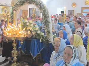 Фото. Владивосток. Праздник Успения Пресвятой Богородицы в Успенском храме.