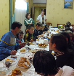 Фото. Владивосток, «Фонарики дружбы» для Воскресных школ, праздничное мероприятие в Казанском храме