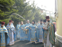 Фото. Владивосток, духовенство в день почитания иконы Божией Матери «Всех скорбящих радость»