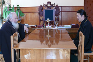 фото. Владивосток. Встреча архиепископа Вениамина с игуменом Феофаном (Ким)
