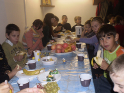 Фото. Владивосток, дети с проблемами опорно-двигательного аппарата посетили Покровский кафедрвльный собор