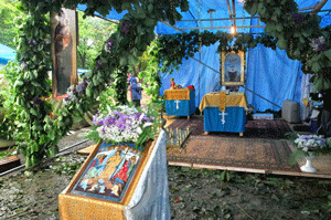Фото. Владивосток. Божественная литургия в походном храме