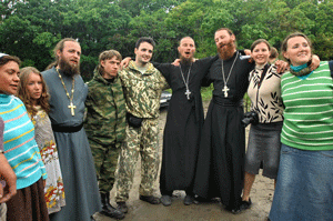 Фото. Владивосток. Игумен Никита (Зеленюк) и участники слета православной молодежи