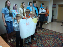 Фото. Уссурийск, православная молодежь в доме-интернате для престарелых