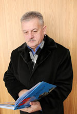 Фото. Владивосток. Николай Михайлович Литковец, автор книги «Золотые купола Владивостока» (ноябрь 2012 года)