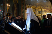 В канун Великого Вторника Святейший Патриарх Кирилл принял участие в вечернем богослужении на Пюхтицком подворье в Москве