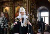 В Великий Вторник Предстоятель Русской Церкви совершил Литургию в Высоко-Петровском ставропигиальном монастыре