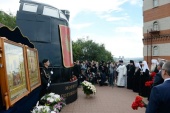 Предстоятель Русской Церкви возложил цветы к памятнику морякам АПЛ «Курск» и мемориалу защитникам Заполярья в Мурманске