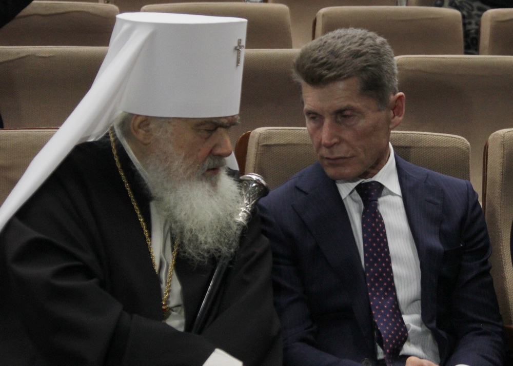 Митрополит Вениамин поздравил Олега Кожемяко с избранием