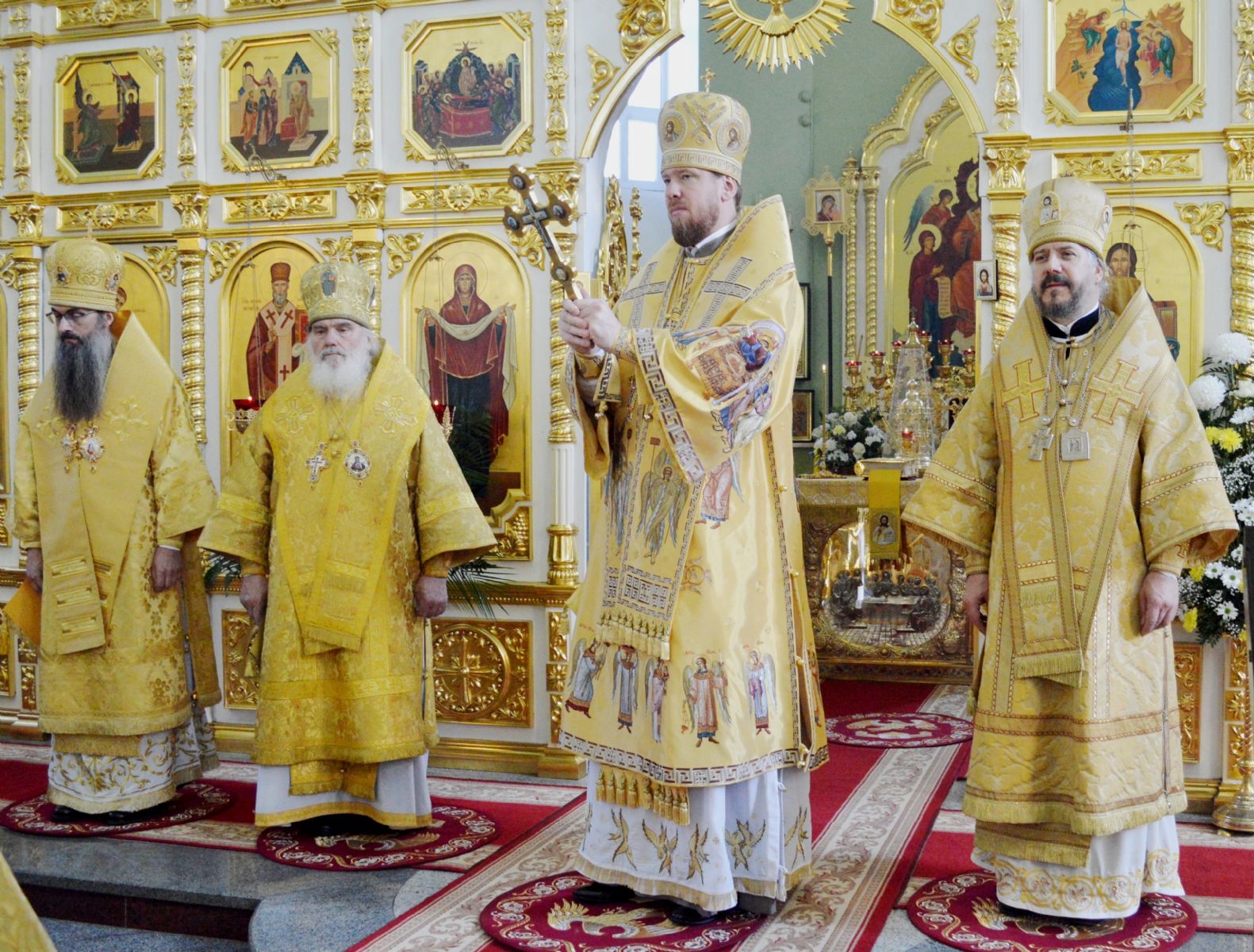 В день 40-летия митрополита Владимира в Покровском соборе совершено торжественное богослужение