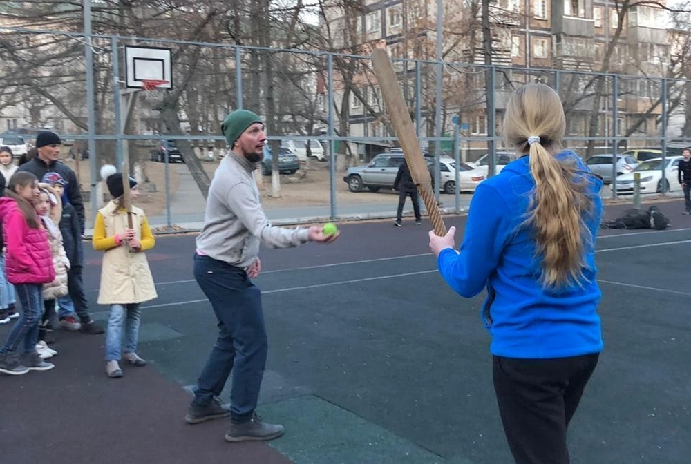 Молодежка открыла весенний сезон по игре в русскую лапту