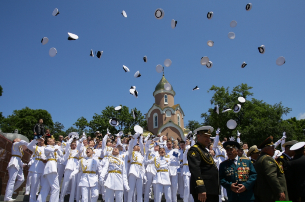 Первый выпуск учащихся Нахимовского военно-морского училища прошел во Владивостоке 