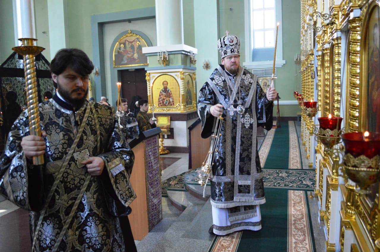 Митрополит Владивостокский и Приморский Владимир совершил пассию в Покровском соборе