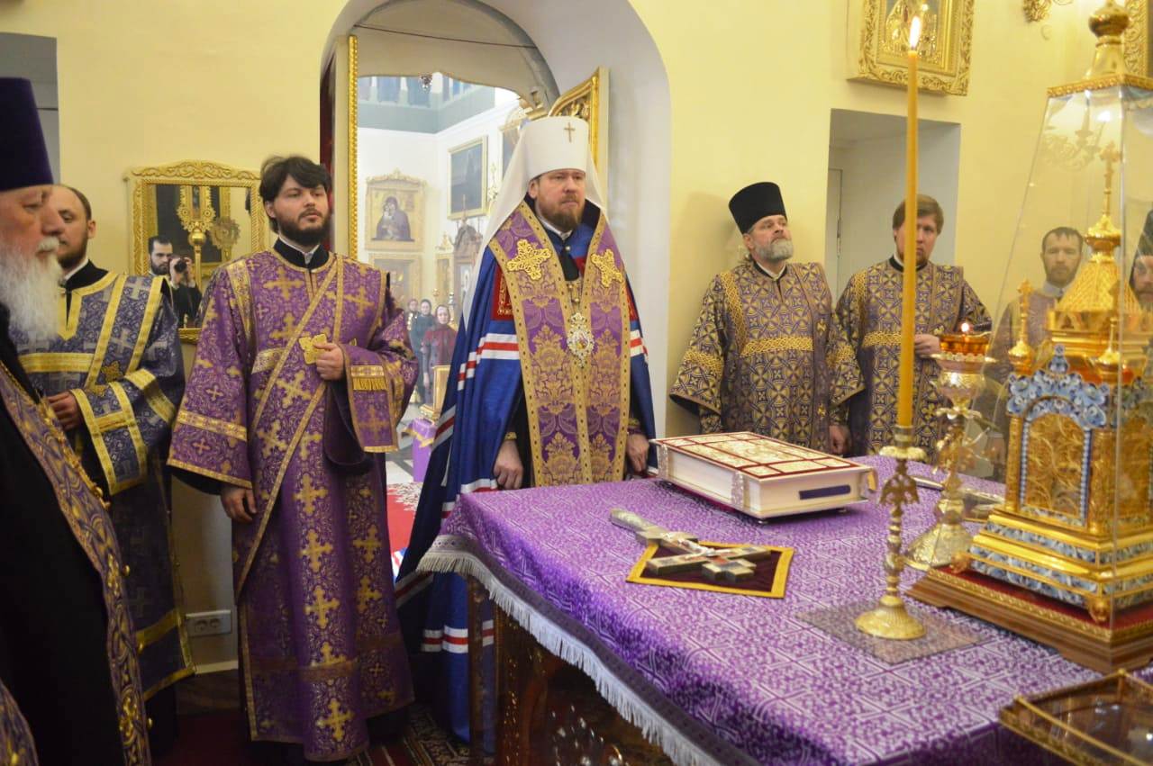 Митрополит Владимир совершил всенощное бдение в Никольском кафедральном соборе