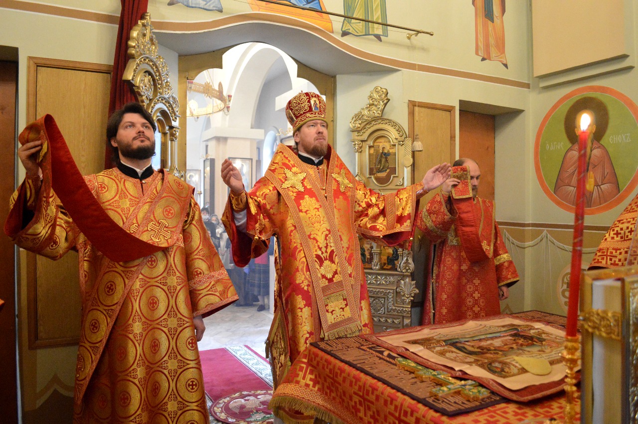 Митрополит Владимир совершил Божественную литургию в день престольного праздника в храме святых Кирилла и Мефодия
