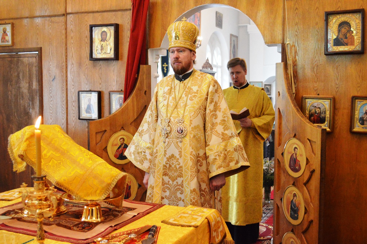 В день престольного праздника храма глава Приморской митрополии совершил литургию в Марфо-Мариинском монастыре