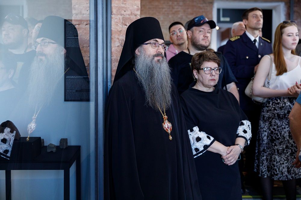 Епископ Иннокентий посетил открытие выставки о генерал-губернаторе Муравьеве-Амурском