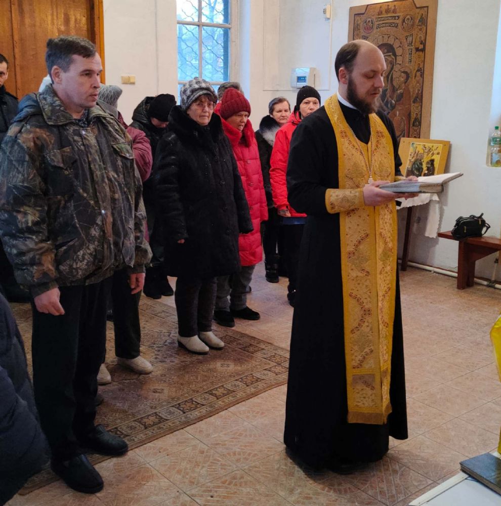 Священник посетил Покровский психоневрологический интернат для совершения таинств Исповеди и Причастия