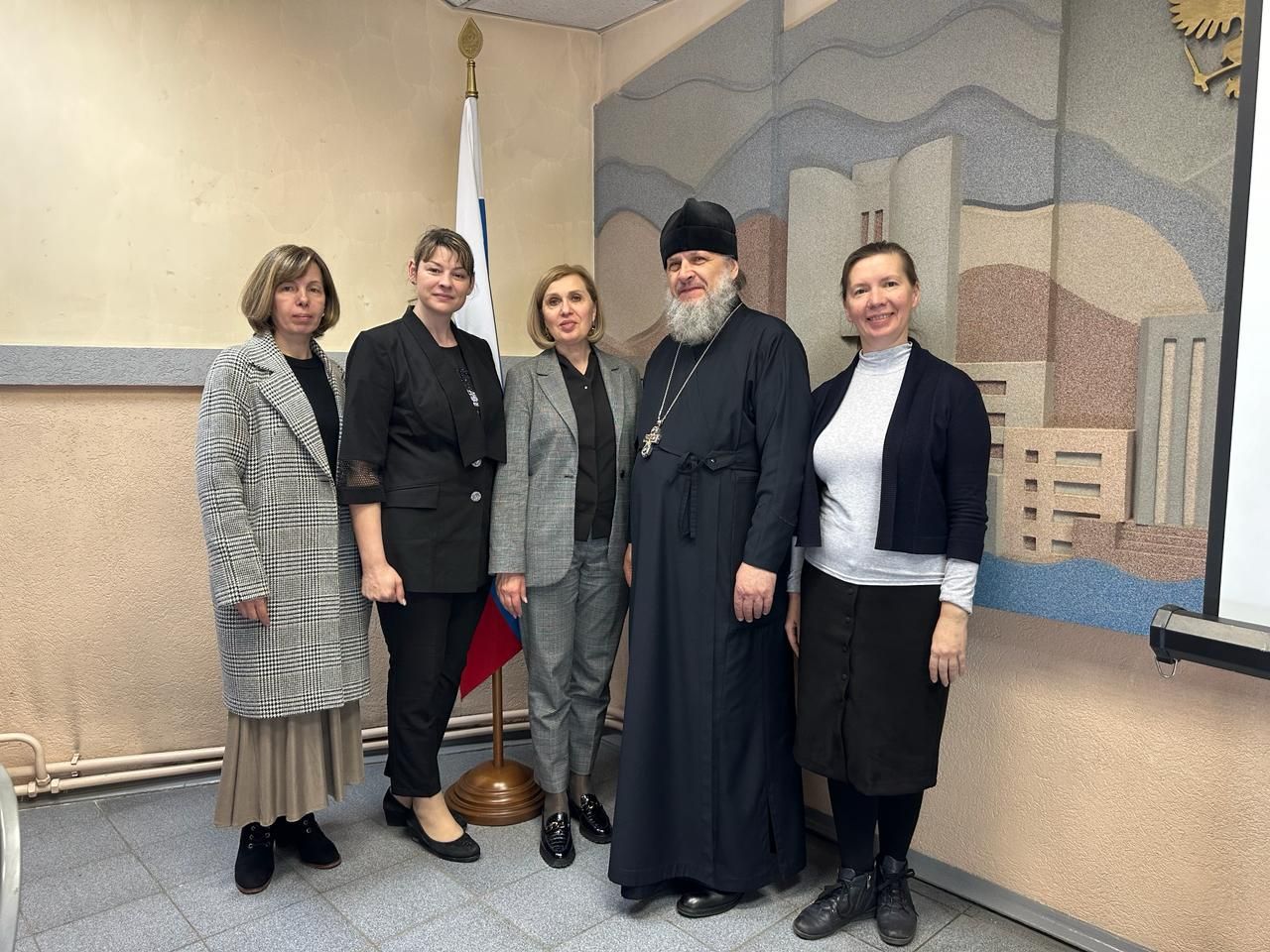 Сотрудники социального отдела Владивостокской епархии встретились с министром труда Приморского края