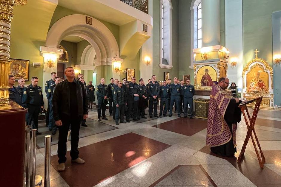 В храмах Владивостокской епархии были совершены панихиды и литии по сотрудникам МЧС