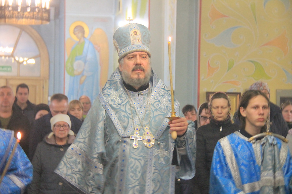 В канун праздника Благовещения Пресвятой Богородицы епископ Николай возглавил всенощное бдение в Казанском соборе г. Находки.