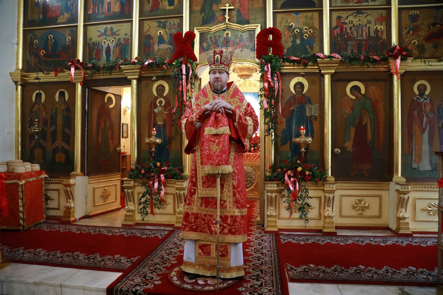 В Светлый понедельник митрополит Владимир совершил Божественную литургию в Свято-Никольском кафедральном соборе