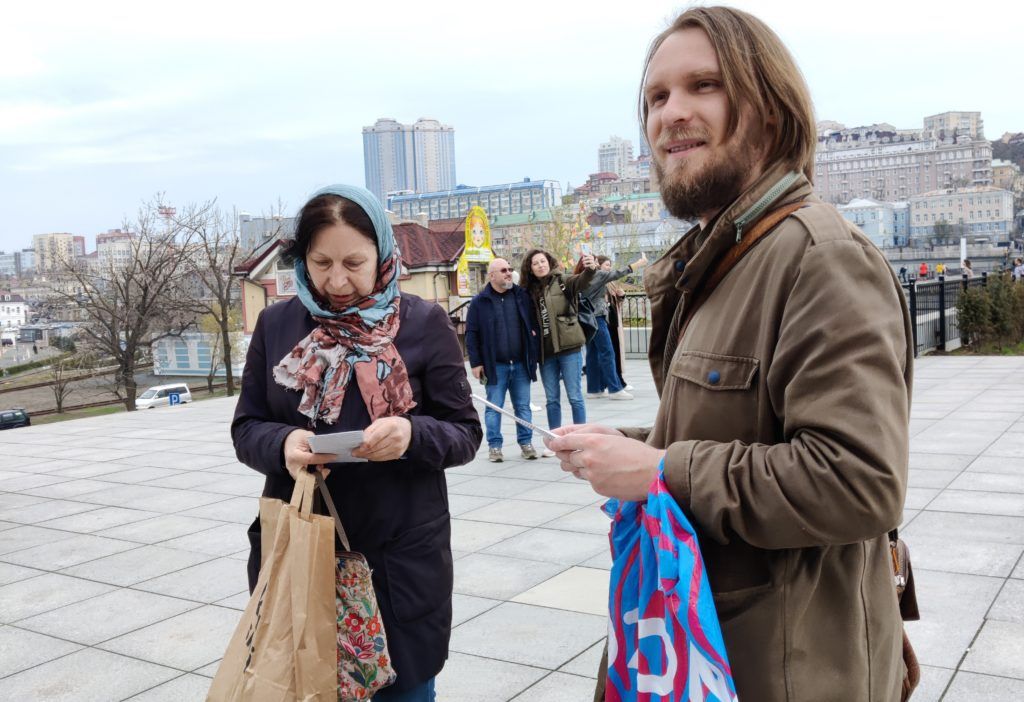 Уличную акцию во Владивостоке провел миссионерский отдел епархии
