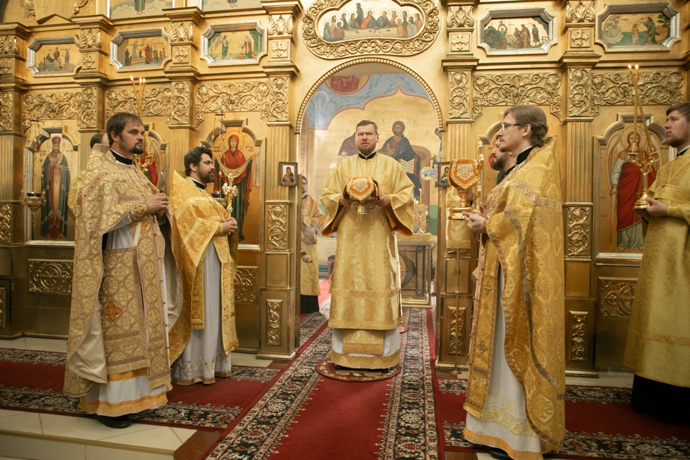 В день памяти святых апостолов Петра и Павла глава Приморской митрополии возглавил литургию в Покровском храме Уссурийска