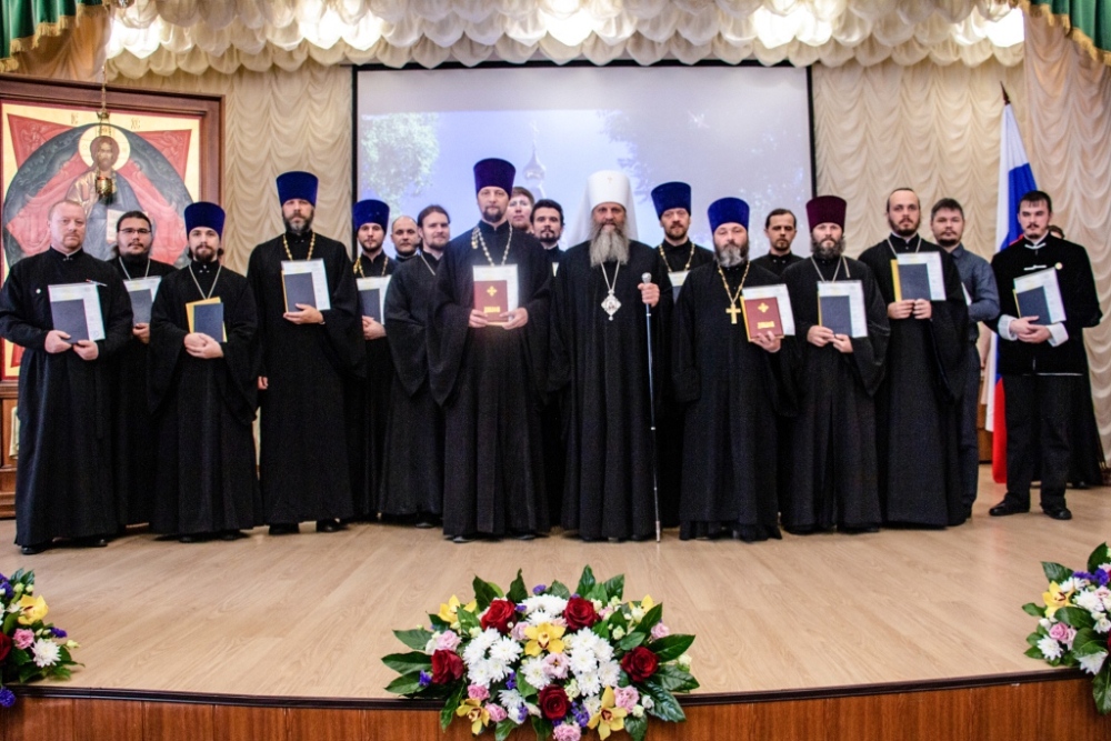 Девять клириков Владивостокской епархии успешно завершили учебу в семинарии