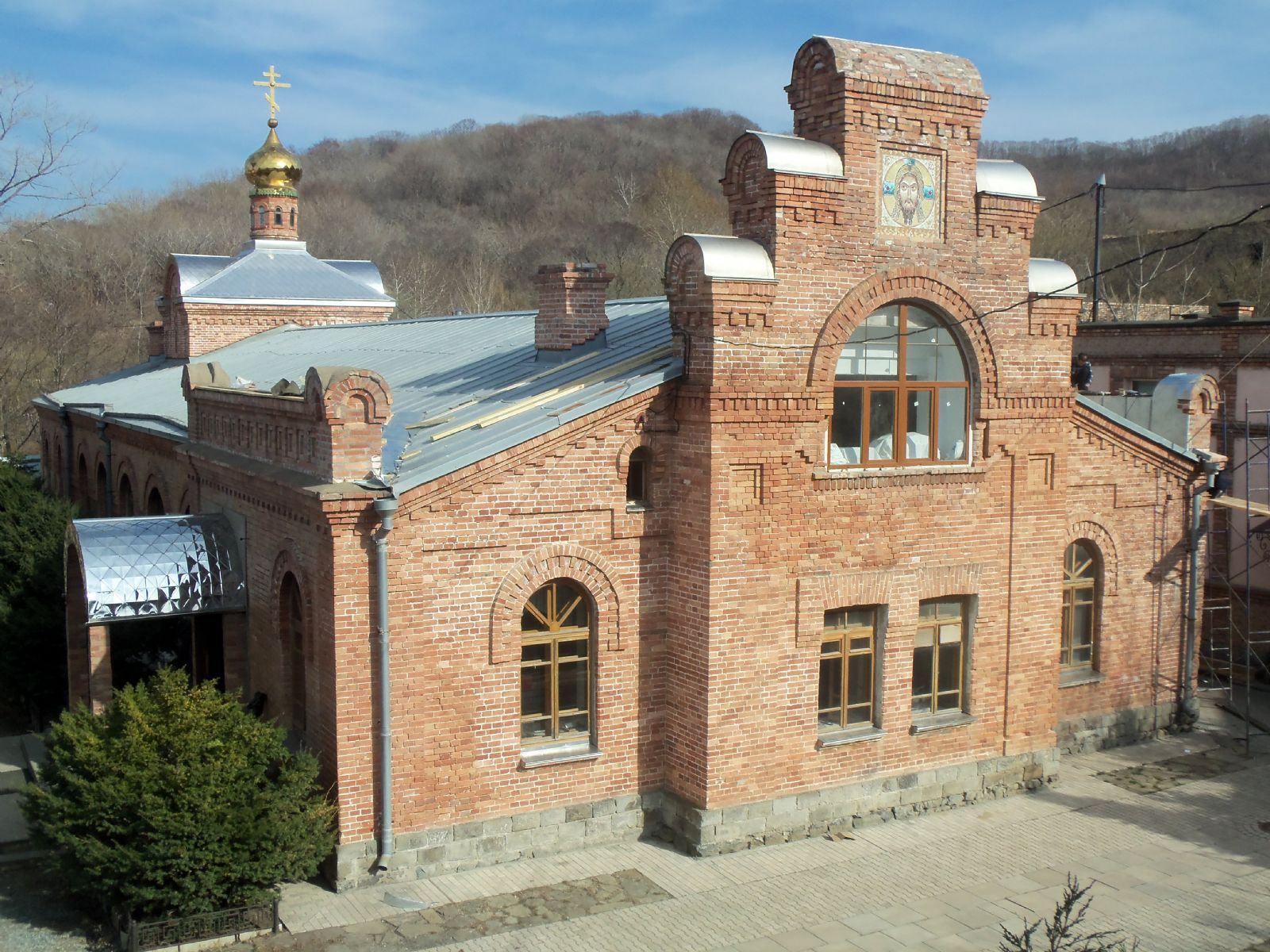 В Серафимовском мужском монастыре начался ремонт 