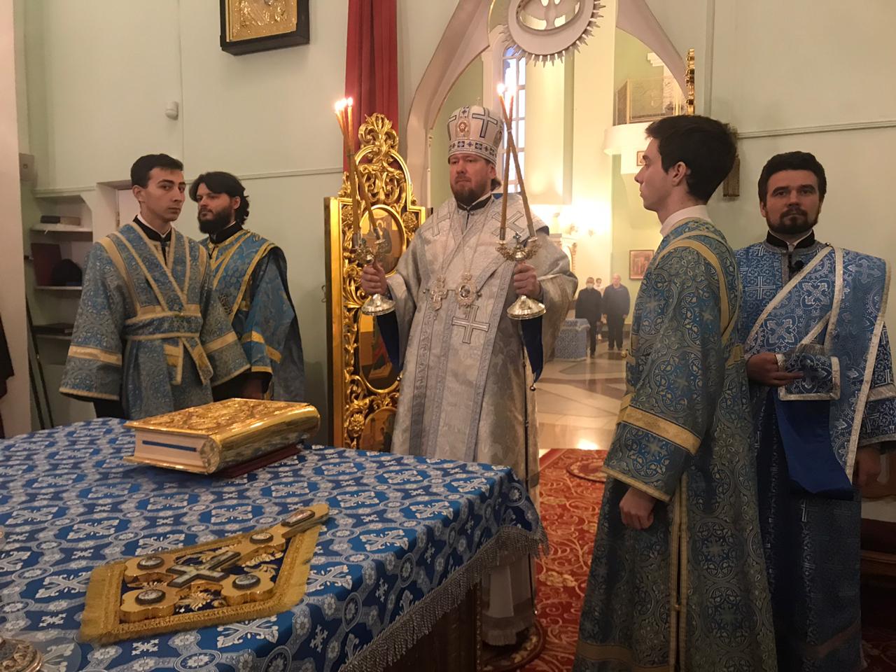 Глава Приморской митрополии совершил всенощное бдение в Покровском кафедральном соборе