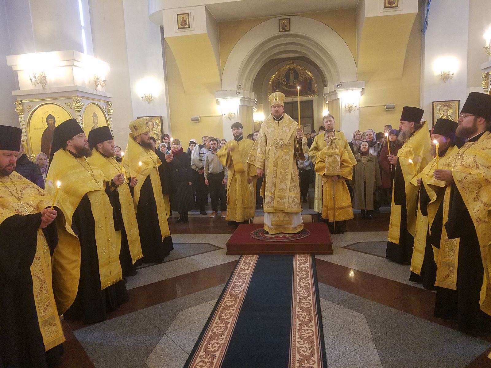 Митрополит Владимир возглавил Всенощное бдение в Покровском кафедральном соборе