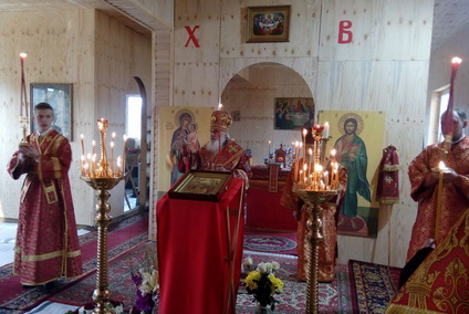 В Неделю жен-мироносиц митрополит Вениамин вручил Патриаршую награду