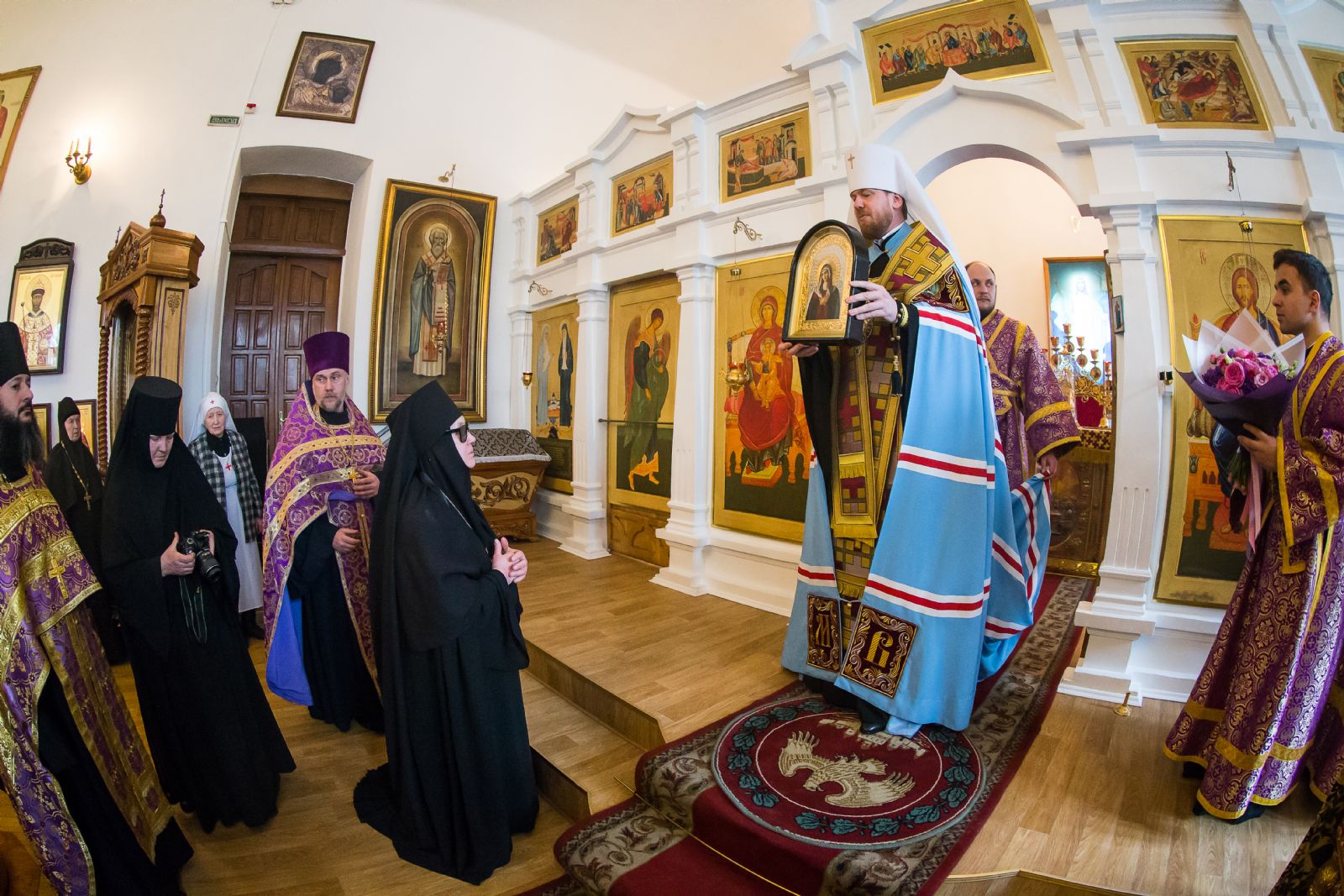 Глава Приморской митрополии поздравил настоятельницу Марфо-Мариинского женского монастыря 