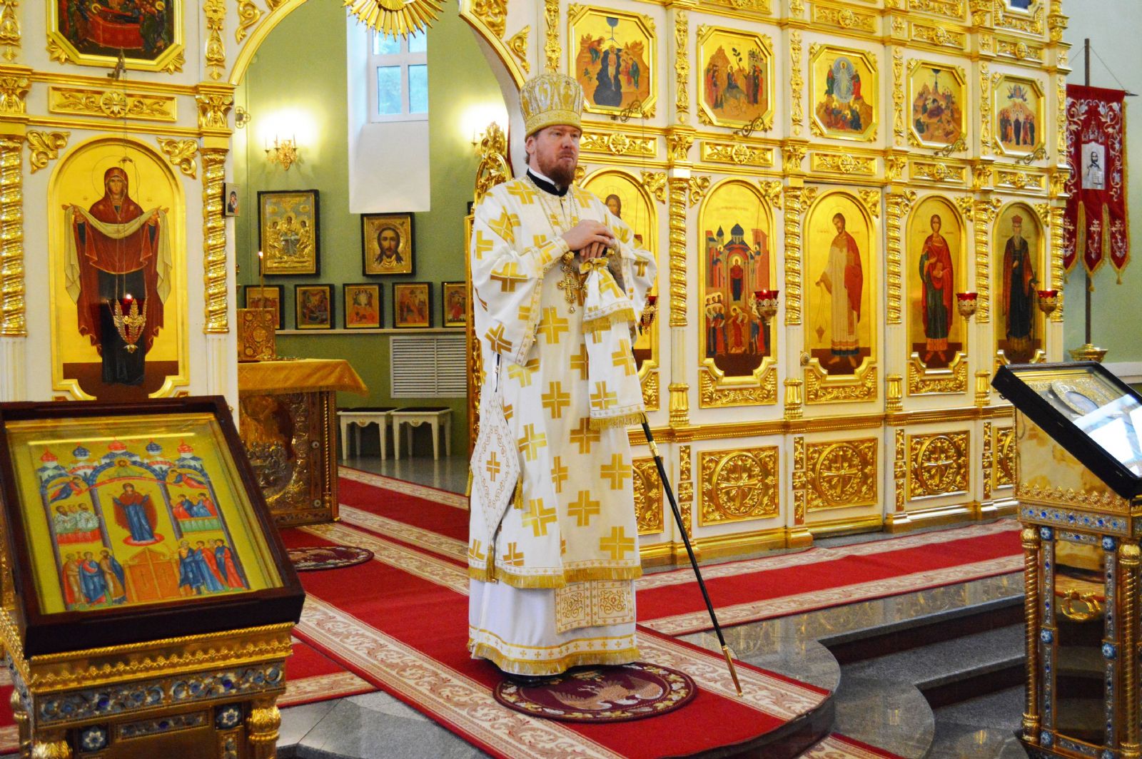 Глава Приморской митрополии совершил литургию в Покровском соборе   