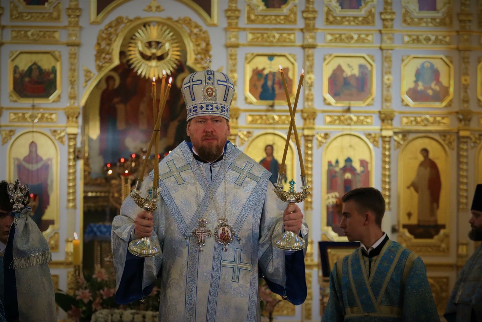 Митрополит Владимир совершил богослужение с чином погребения Божией Матери в Покровском соборе