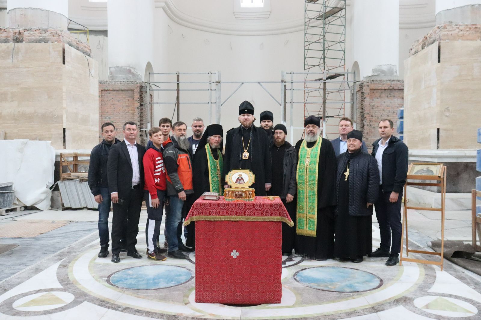 В строящийся Спасо-Преображенский собор был принесен ковчег с мощами преподобного Сергия Радонежского