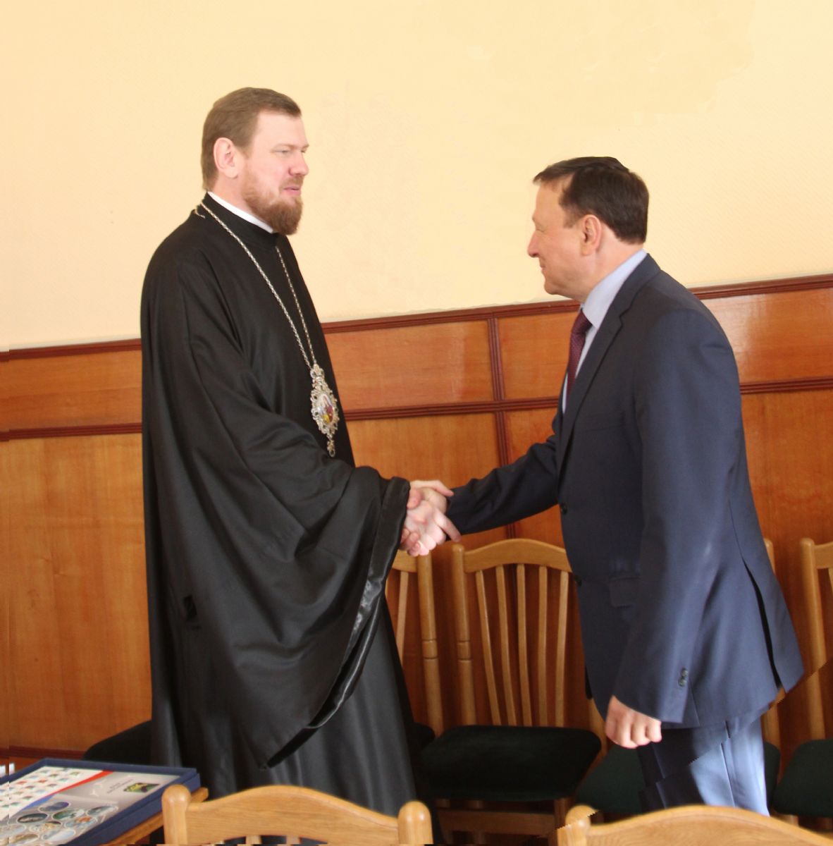 Глава Приморской митрополии встретился с председателем законодательного собрания края