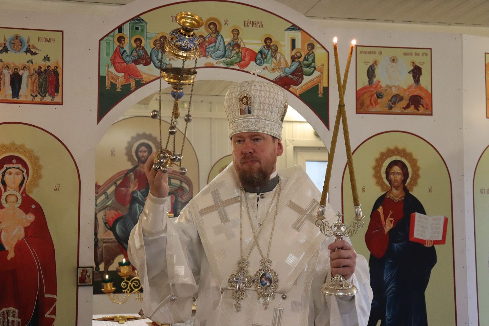 В праздник Преображения Господня митрополит Владимир совершил Божественную литургию во временном храме строящегося кафедрального собора
