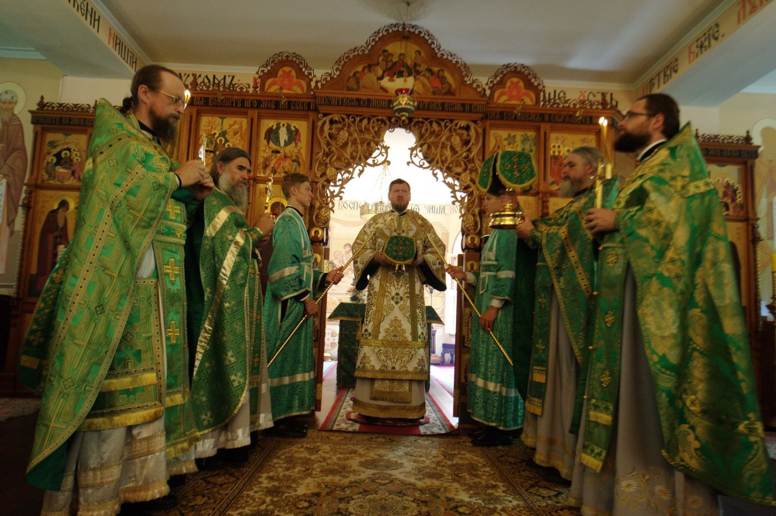 Митрополит Владивостокский и Приморский Владимир возглавил литургию в Свято-Серафимовском мужском монастыре